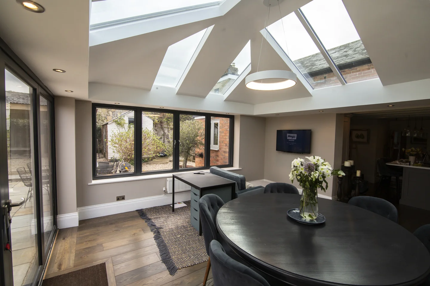 Hybrid hup! roof and extension with modern interior decor
